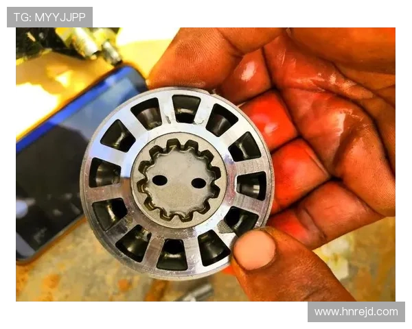 挖掘机启动马达碳刷磨损极限